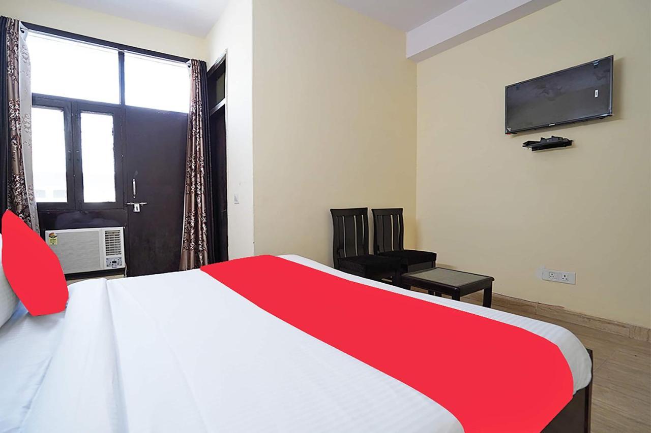 Oyo 46744 Hotel Yash New Delhi Ngoại thất bức ảnh