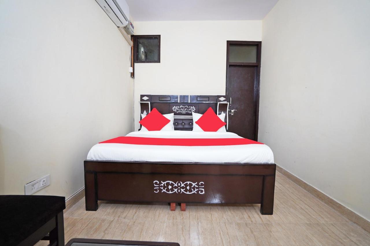 Oyo 46744 Hotel Yash New Delhi Ngoại thất bức ảnh
