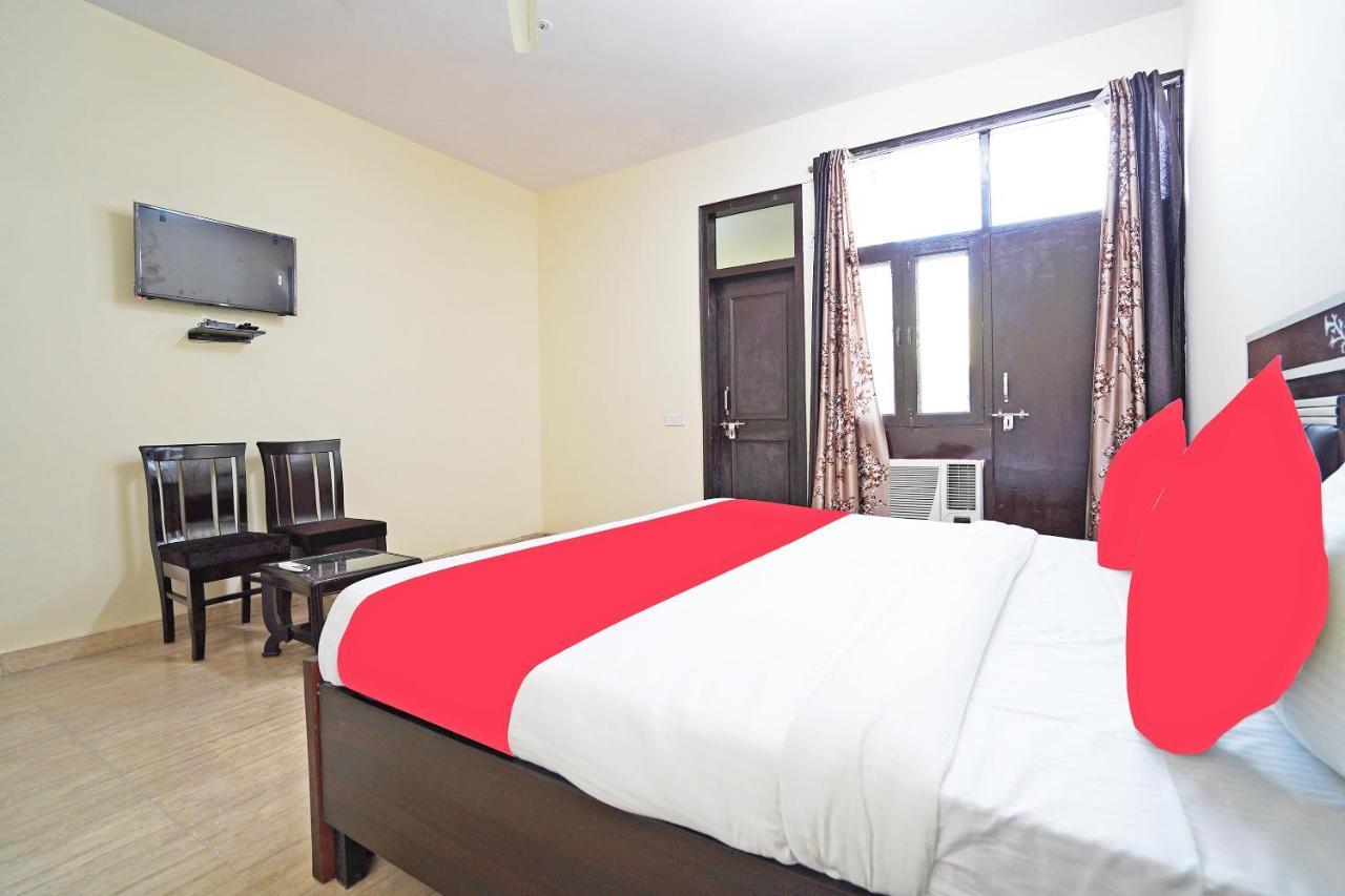 Oyo 46744 Hotel Yash New Delhi Ngoại thất bức ảnh