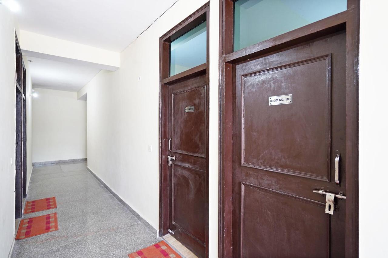 Oyo 46744 Hotel Yash New Delhi Ngoại thất bức ảnh