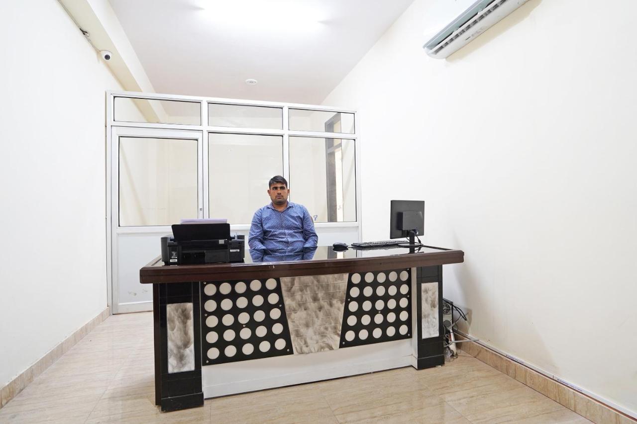 Oyo 46744 Hotel Yash New Delhi Ngoại thất bức ảnh