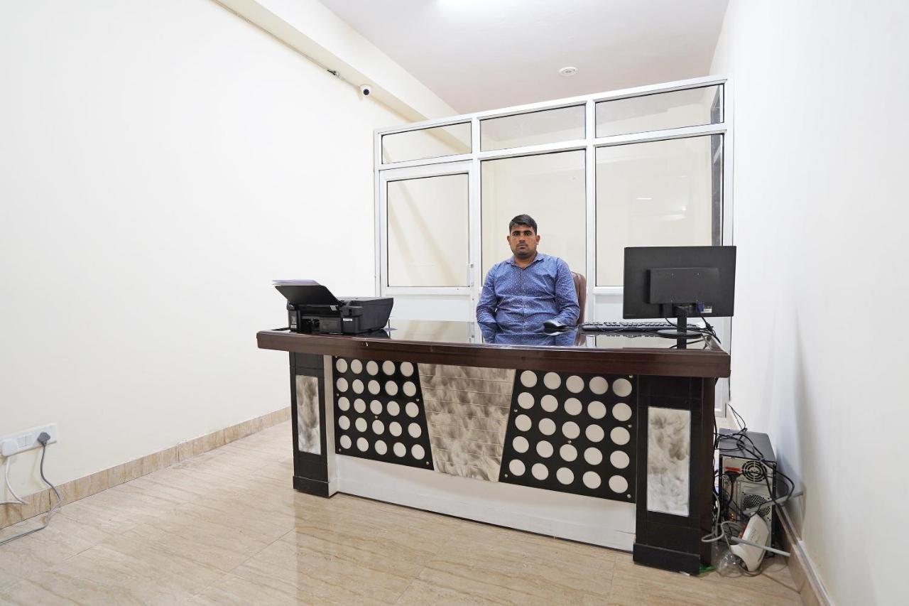 Oyo 46744 Hotel Yash New Delhi Ngoại thất bức ảnh