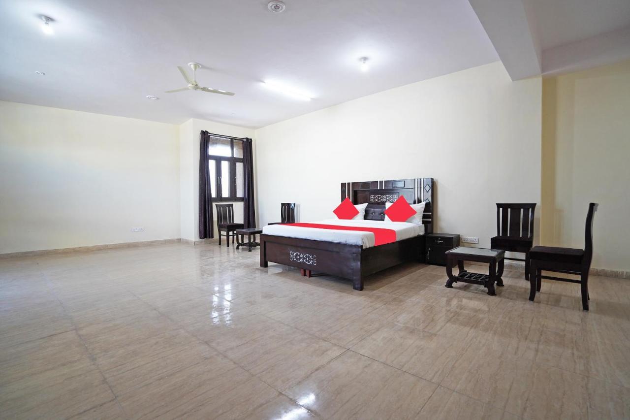 Oyo 46744 Hotel Yash New Delhi Ngoại thất bức ảnh