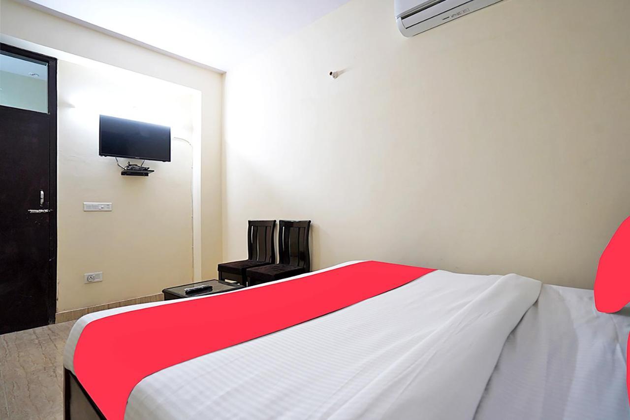 Oyo 46744 Hotel Yash New Delhi Ngoại thất bức ảnh