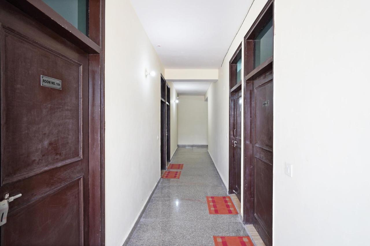 Oyo 46744 Hotel Yash New Delhi Ngoại thất bức ảnh